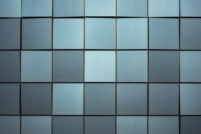 Close-up van de zonnepanelengevel.